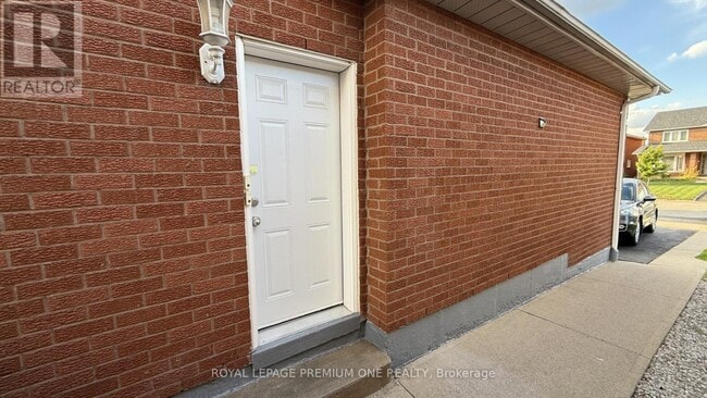 Building Photo - 4436 Grassland Crescent
