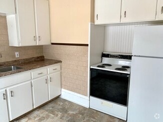 Building Photo - 37 Pleasant St