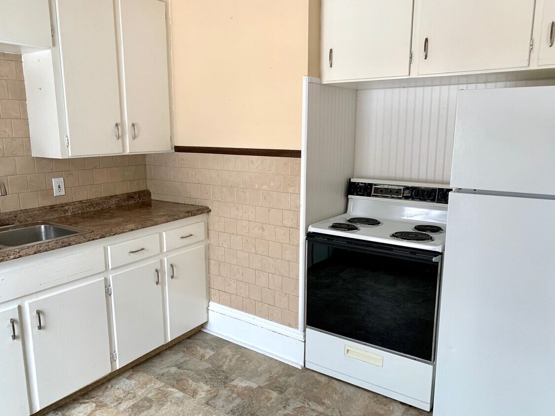 Primary Photo - 37 Pleasant St