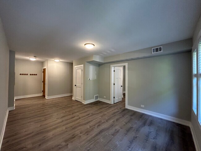 Foto del edificio - 1128 Maple Ave