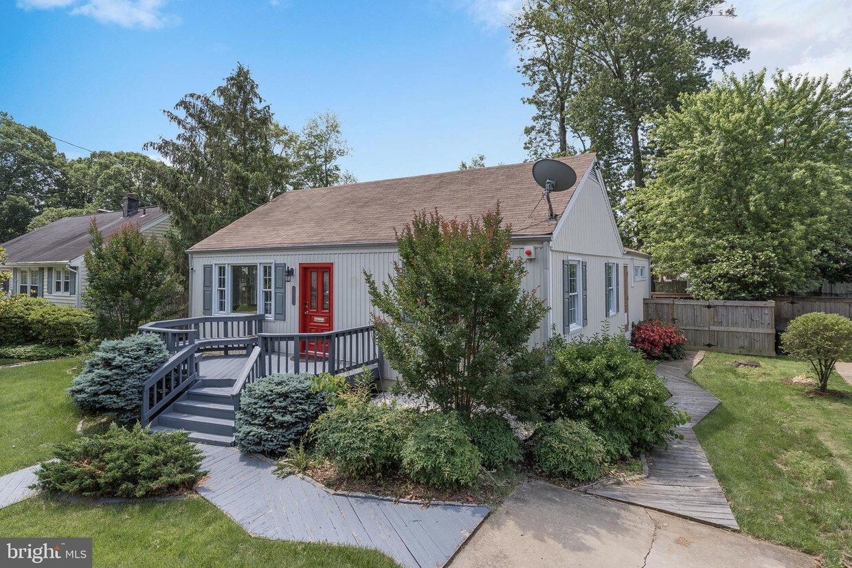 Foto principal - 10911 Warwick Ave