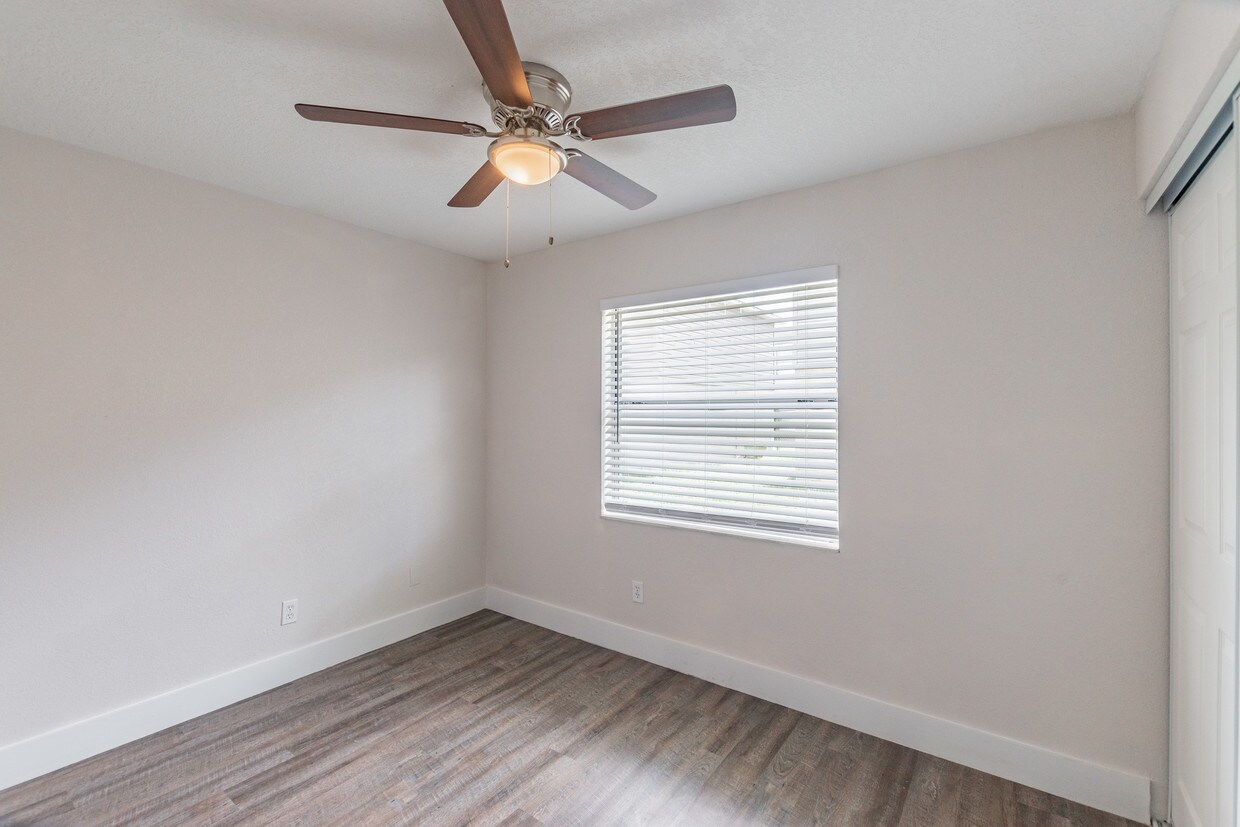 Foto principal - 1014 E 109th Ave
