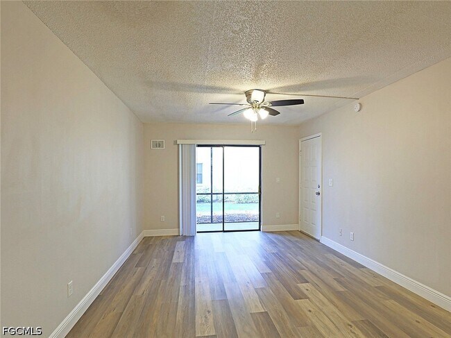 Foto del edificio - 5305 Summerlin Rd