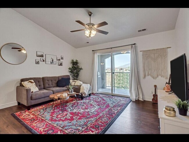 Building Photo - 986 W 270 S