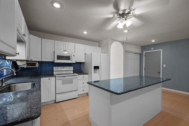 Building Photo - Virginia Beach Home