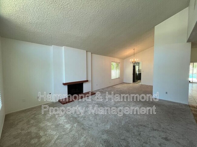 Foto del edificio - 11735 La Tierra Ct