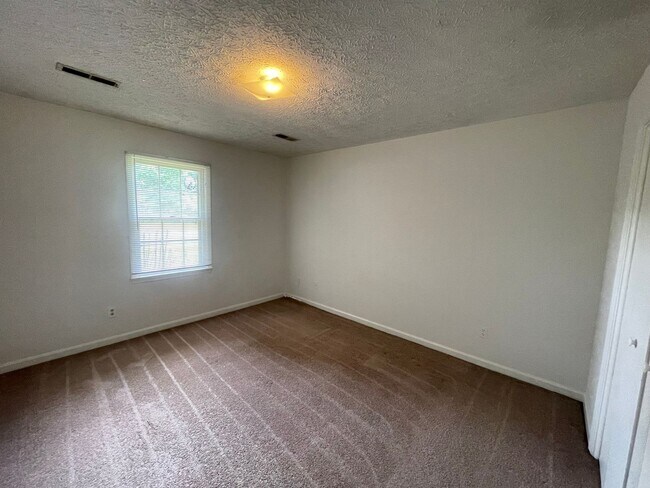 Building Photo - One Level Duplex Apartment