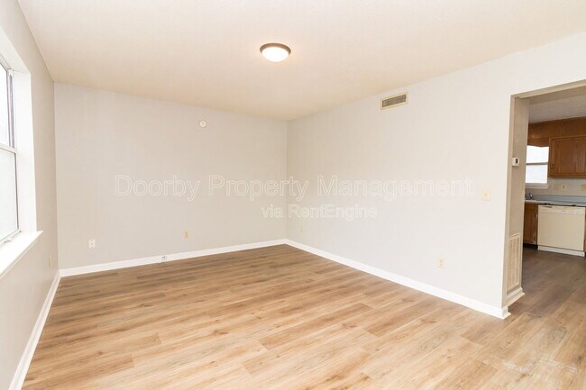 Foto del edificio - 7808 Holiday Hills Cir