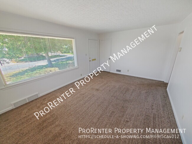 Building Photo - Spacious 4 Bed, 2 Bath Ogden Home