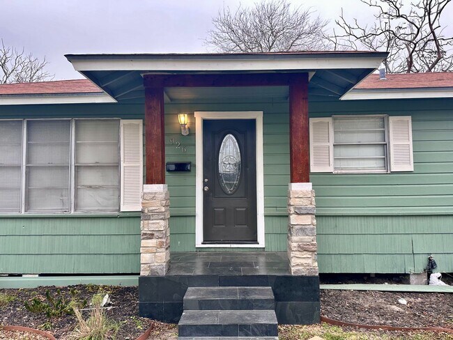 Building Photo - New Rental!