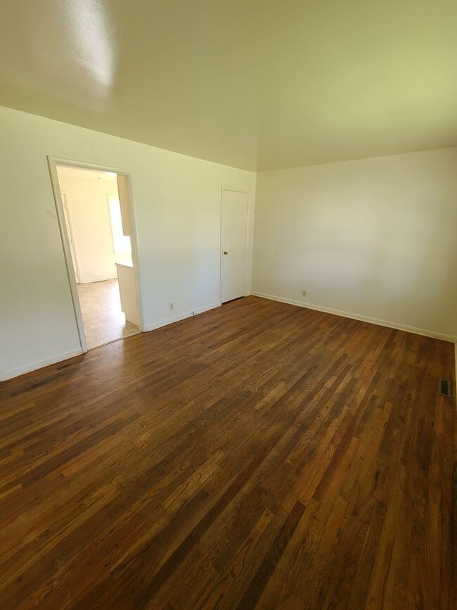 Building Photo - Pet Freindly Single Family 2 Bedroom