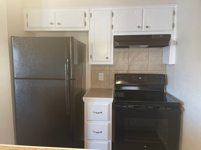 Building Photo - 1407 Glen Oaks Ct