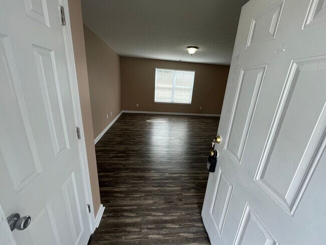 Building Photo - 807 Glenway Dr
