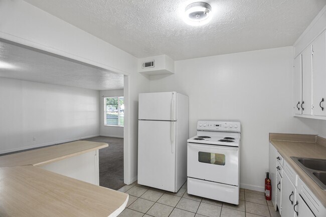 Building Photo - 1033 Croft Ave NE