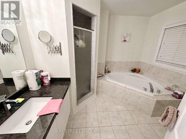 Building Photo - 384 Spruce Grove Crescent