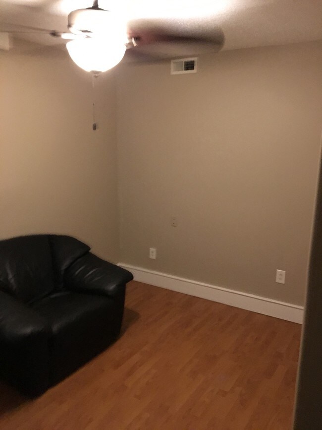 Foto del edificio - 1318 Laurel Ave