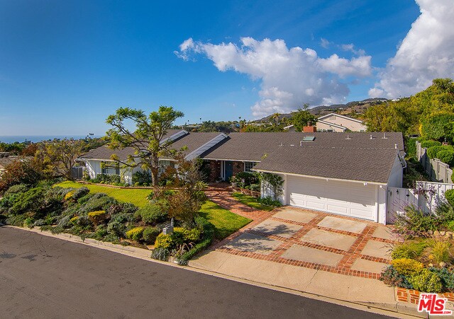 Building Photo - 1201 Las Pulgas Rd