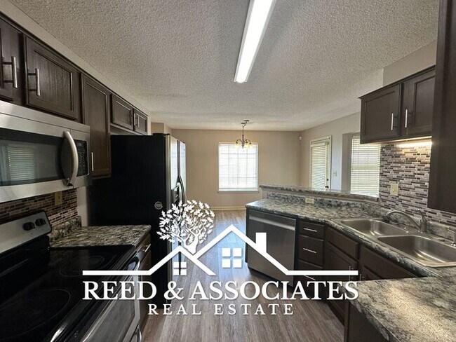Foto del edificio - 3 Bedroom - Cordova Home Located Near Shel...