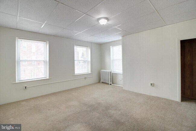 Foto del edificio - 604 W Main St