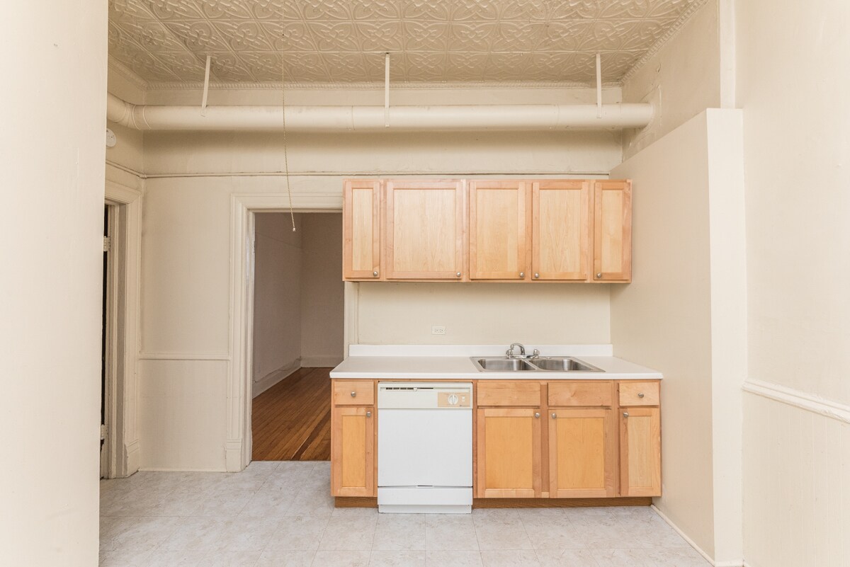 Primary Photo - 657 N Noble St