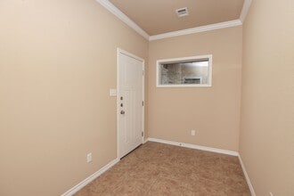 Building Photo - 3110 Claremont Dr