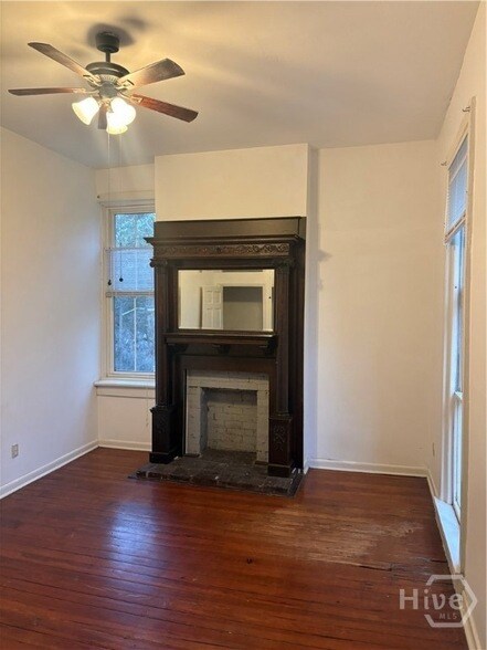 Foto del edificio - 219 E Taylor St