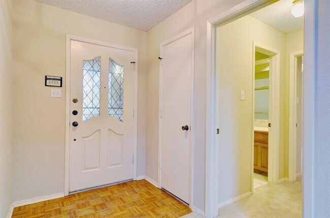 Building Photo - 5872 Westhaven Dr