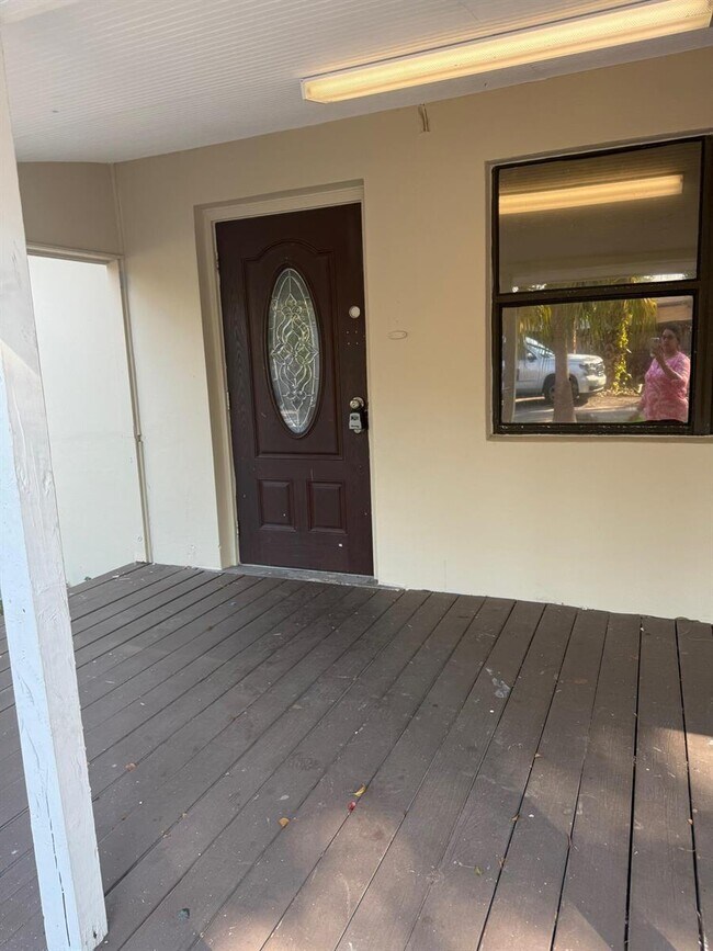 Foto del edificio - 5163 Club Rd