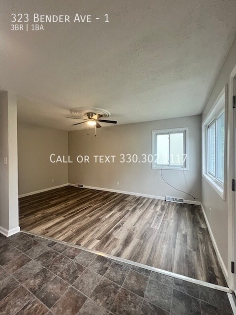 Foto del edificio - Completely remodeled upper level apartment...