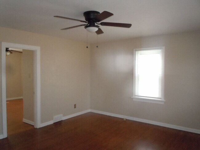 Foto del edificio - Three Bedroom Home w/Large Kitchen, Oversi...
