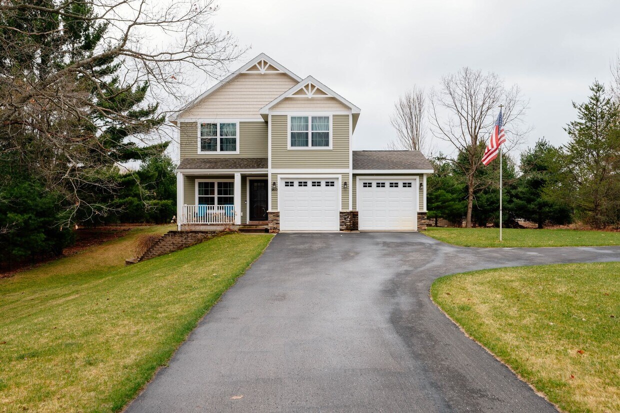 Primary Photo - Stunning Home Available September Thru Mar...