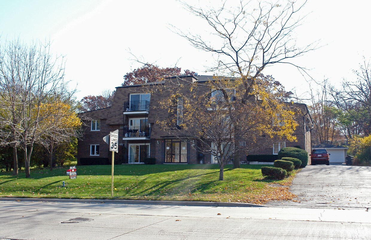 8231 S Archer Ave, Willow Springs, IL 60480 Apartments in Willow