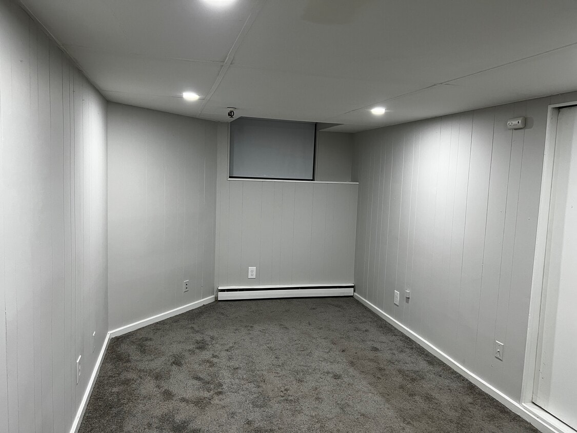 Building Photo - 6 St Mark St