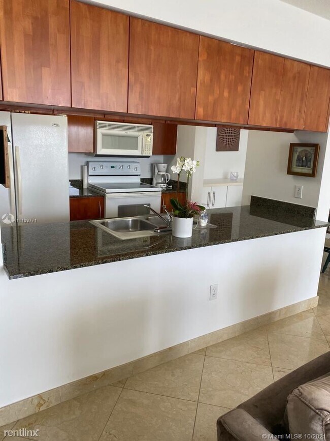 Building Photo - 1200 Brickell Bay Dr