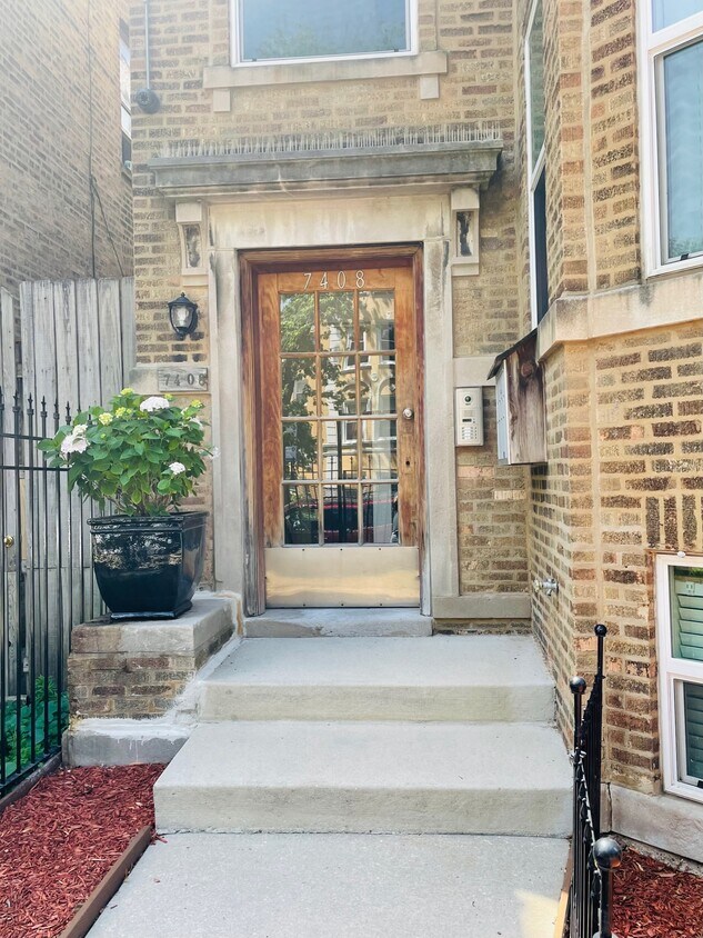 Front Entrance - 7408 N Hoyne Ave