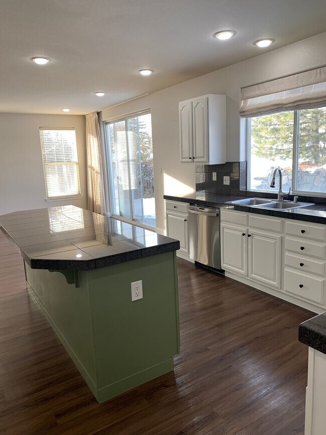 Foto del edificio - 7117 Heatherwood Dr