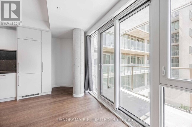 Building Photo - 689-689 The Queensway