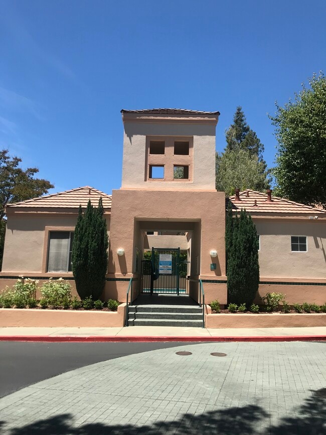 Building Photo - 983 Asilomar Ter