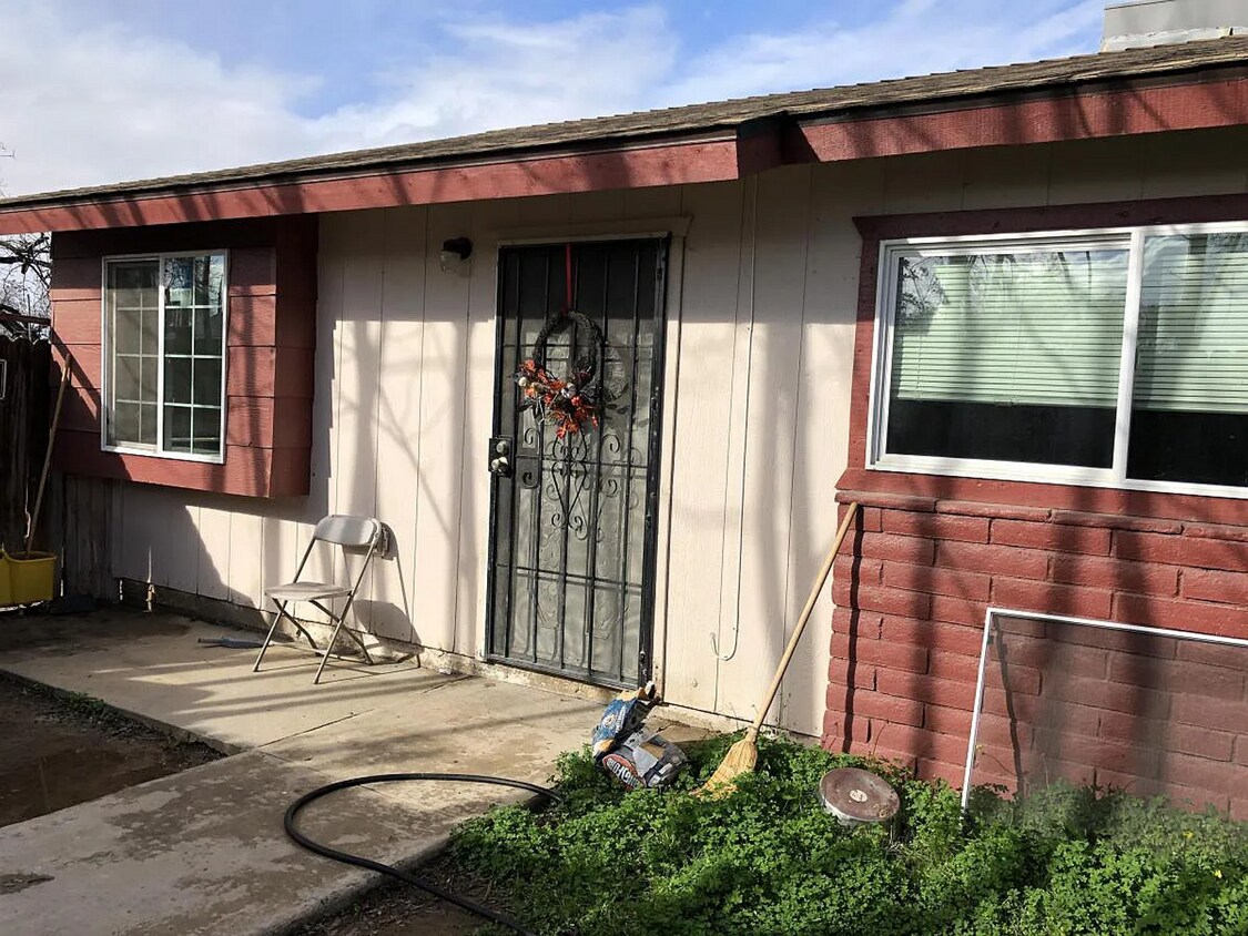 Primary Photo - 308 Oswell St