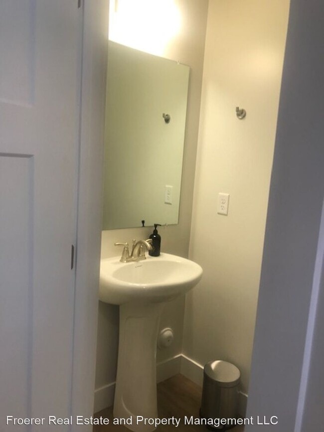 Building Photo - 3 br, 2.5 bath House - 335 N 100 W