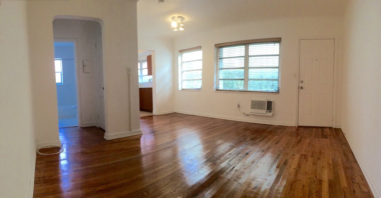 Primary Photo - 2115 Bay Dr