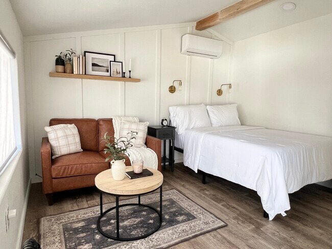 Living Area with Bed - 1006 Fullerton Ave