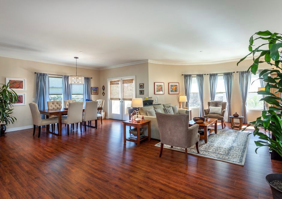 Foto principal - 1862 S Bentley Ave
