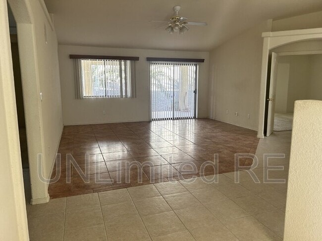 Building Photo - 2290 Interlake Dr