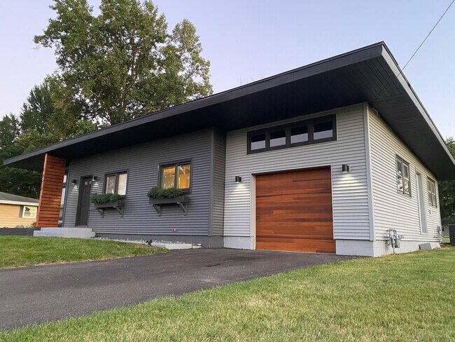 Building Photo - 3275 E Cedar Street