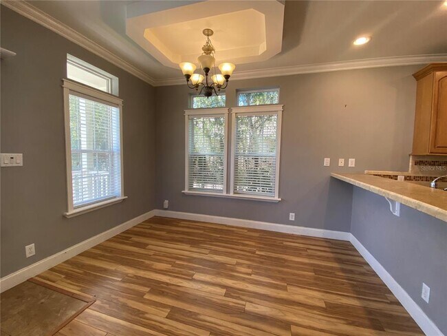 Building Photo - 653 Symonds Ave