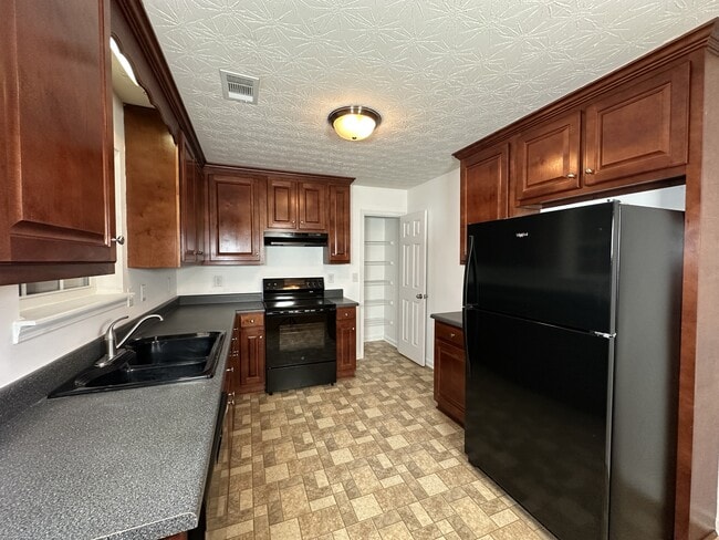 Building Photo - 600 Indian Trail