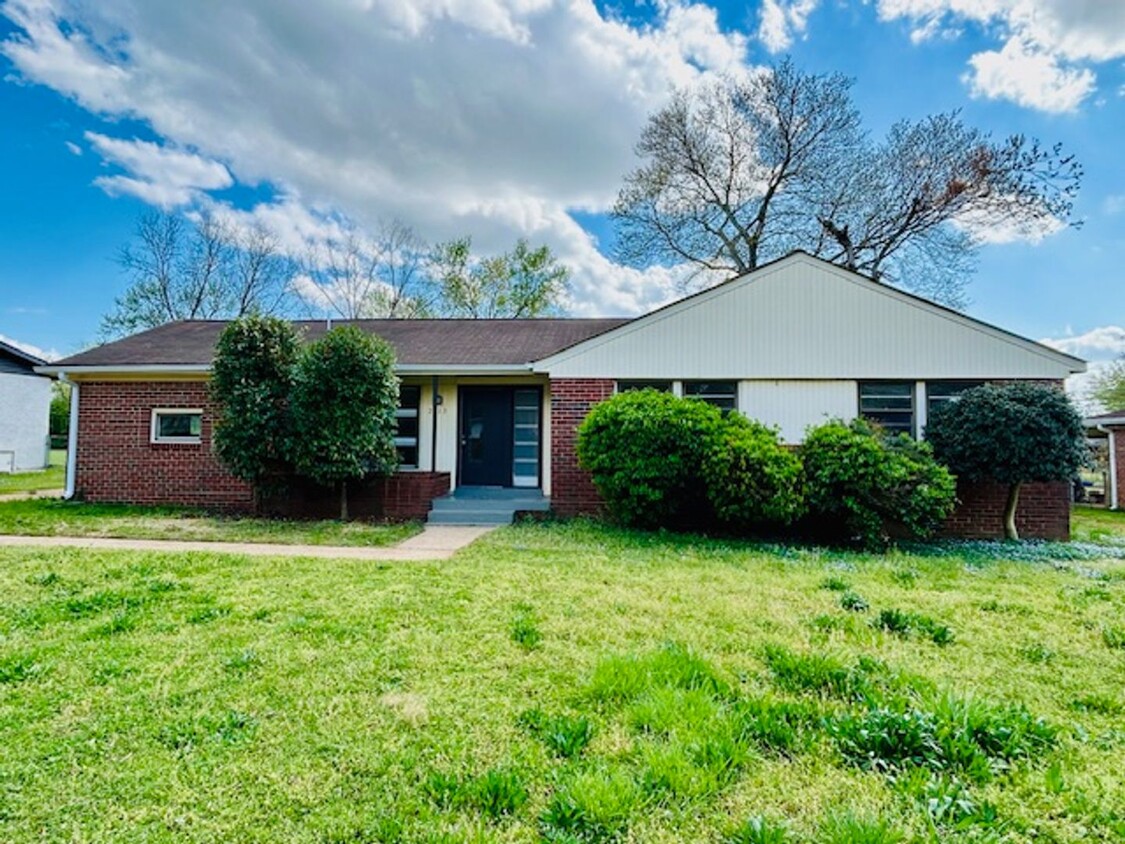 Primary Photo - THREE BEDROOM/1 BATH BRICK RANCH - HUNTSVILLE