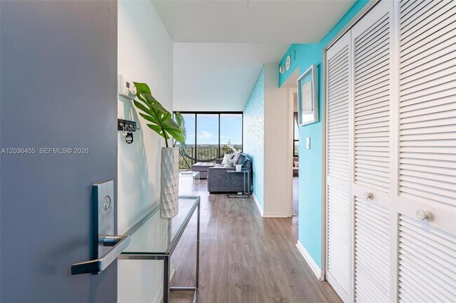 Foto del edificio - 780 NE 69th St