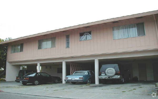 Building Photo - 16 Charlotte Dr